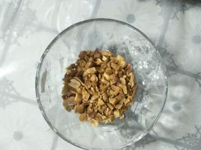 准备熟花生碎
