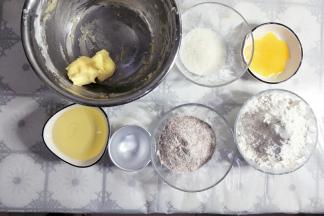 准备食材，黄油室温软化