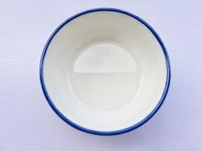 椰子油隔水加热至融化，蒜切末，葱切葱花。