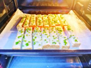 烤盘放入预热好的烤箱中层。