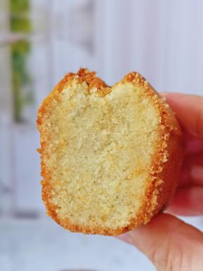 口感湿润绵密，是一款不容错过的蛋糕，下午茶必备甜品。