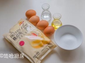 先做蛋糕体，准备的材料均为室温状态下的。