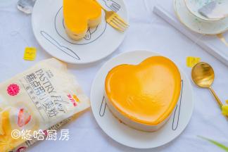 冷藏后的慕斯，用热毛巾围着慕斯圈捂一会就可轻松脱模。