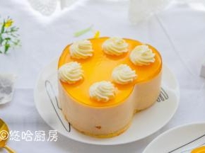 可以打发一点淡奶油，在表面挤花装饰一下。