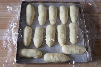 全部搓好盖上保鲜膜松弛10分钟；