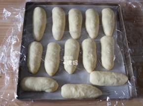 全部搓好盖上保鲜膜松弛10分钟；