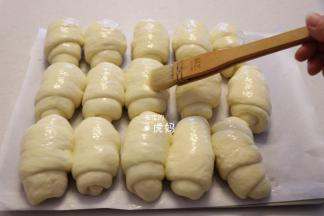 表面刷上全蛋液（配方外）；