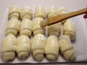 表面刷上全蛋液（配方外）；