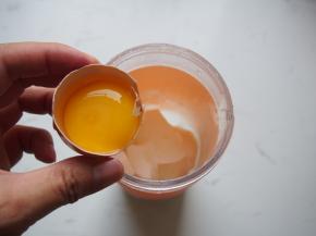 加入鸡蛋打成泥