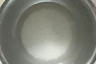 糯米洗净浸泡2小时