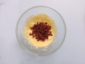 加入切碎的蔓越莓干