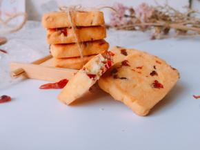 酥酥脆脆，咬一口酸甜可口