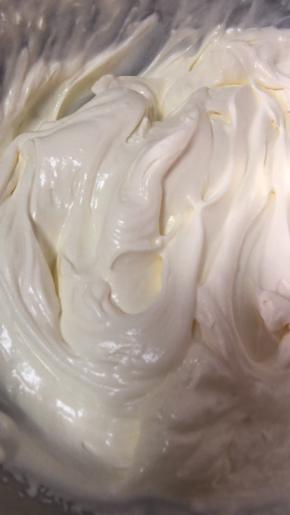 好了～其实就这样装起来冰冻就可以吃了～要做其他口味的看下面