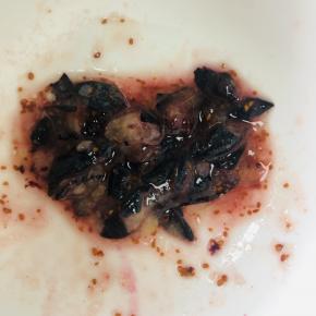 弄碎～加几滴柠檬汁，不然变色～