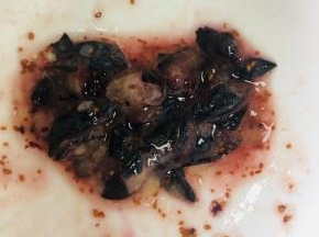 弄碎～加几滴柠檬汁，不然变色～