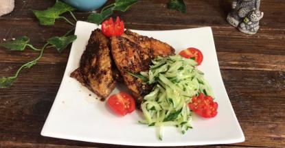 配上自己喜欢的凉菜或者水果