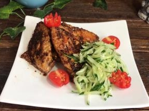 配上自己喜欢的凉菜或者水果