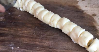 切成均匀的小剂子