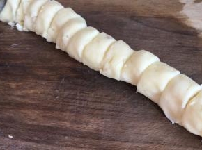 切成均匀的小剂子