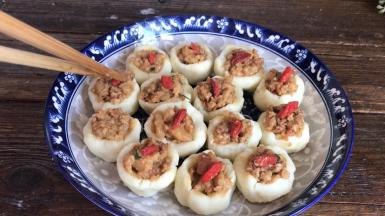 再把枸杞放在上面