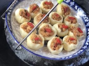 放入开水锅中，大火蒸十分钟