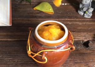 放凉后装入可密封的容器中