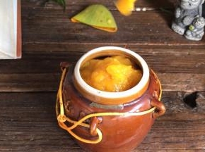 放凉后装入可密封的容器中