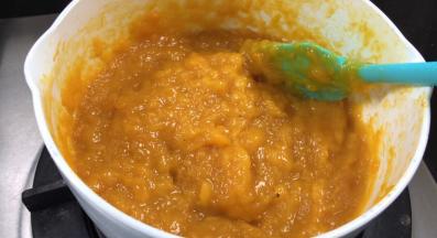 煮沸后继续熬煮约半小时以上，至粘稠顺滑状即可