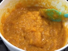 煮沸后继续熬煮约半小时以上，至粘稠顺滑状即可