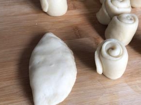 把口捏紧实，以免加热后容易漏出