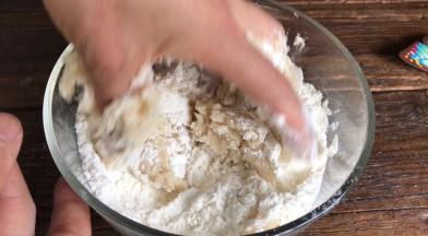 把除芒果之外的所有食材混合在一起