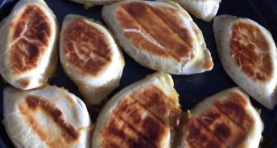 煎至两面金黄色，即可出锅