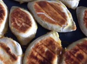 煎至两面金黄色，即可出锅