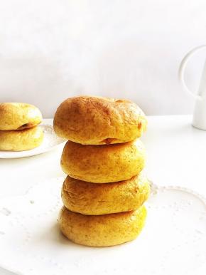 移到晾网上 晾凉装袋 为了赶着拍照的阳光 没等凉就各种凹造型 压得有点变形