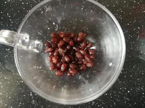 杯底放红豆