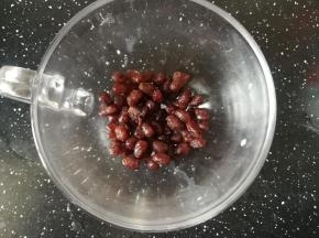 杯底放红豆