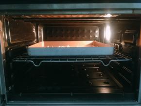 烤箱预热170度上下火烤12分钟，注意观察上色，面条比较细