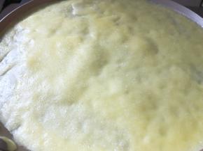 小火煎至冒泡即熟了