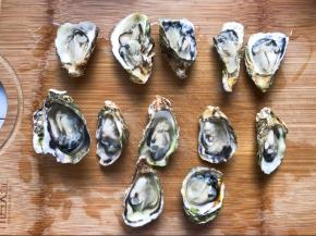 生蚝洗干净去壳
