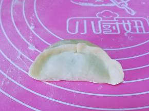 按个人喜好的形状包起来即可，依次包完。