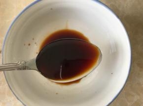 碗里加2勺鲜酱油
