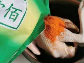 放入酷克壹佰新奥尔良烤肉料腌制