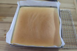 出炉，轻震一下模具