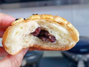 还包了几个红豆馅的，口感更加丰富。