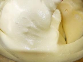 混合好的蛋糕糊细腻有光泽