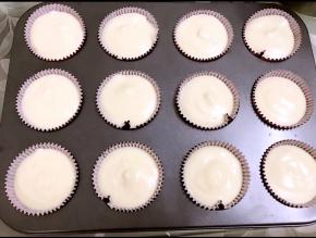 挤入模具中，放入预热好的烤箱中层150度烤25分钟左右，最后几分钟升高到170度上色即可