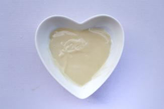 蜂蜜和沙拉酱拌匀。