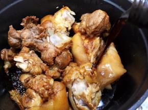 加入小半瓶黄酒翻炒