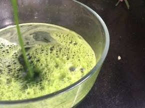 过滤掉渣质，取汁