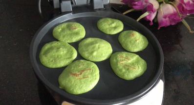 开盖后，煎至两面微黄即可